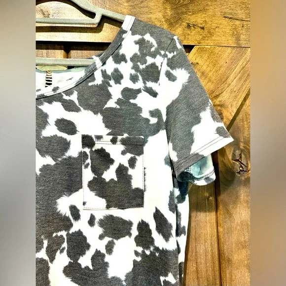 EUC Avery Faded Cow Print Crochet Back Accent V-Neck Top - Picture 4 of 12